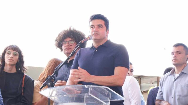 Rui Palmeira critica JHC por atraso na entrega de moradias em Maceió